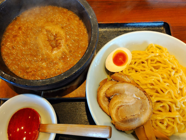 「三代目濃厚つけ麺　中盛り」@石焼らーめん 火山 滝谷町店の写真