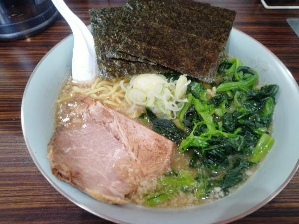 「背脂煮干し中華そば＋ほうれん草」@背脂煮干中華そば 二代目たかちゃんらーめんの写真