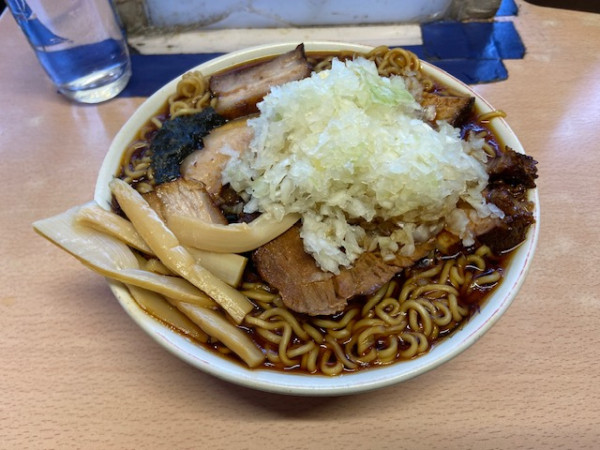 「チャーシューメン＋ヤクミ(玉ネギ)」@梅乃家の写真