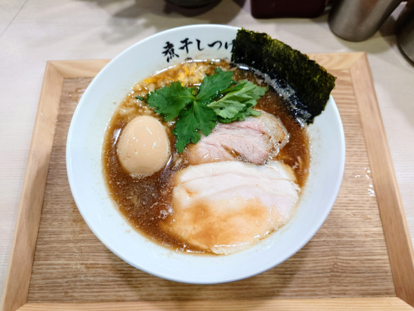 「限定 極上煮干しそば2026 醤油+燻製半熟味玉」@煮干しつけ麺 宮元の写真