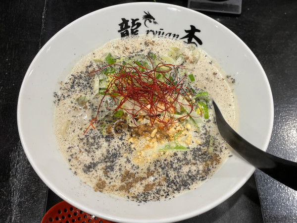 「濃厚泡担々麺（黒胡麻）　￥９７０」@龍杏の写真
