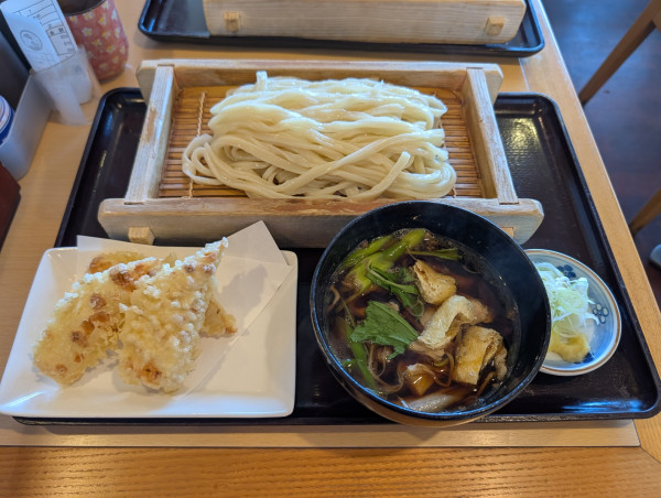 「肉汁うどん（930円）、ちくわ天（200円）」@うどん宮地の写真