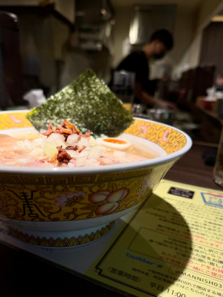 「オニオンオイルの豚塩生姜チャーシュー麺」@塩生姜らー麺専門店MANNISHの写真