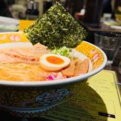 淡濃焼きあご塩らー麺