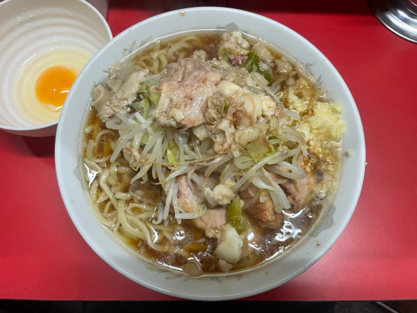 「小ラーメン ¥800 生玉子 ¥50」@ラーメン二郎 上野毛店の写真