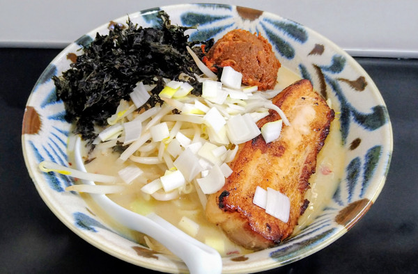 「【限定】海老白味噌らーめん+岩海苔」@自家製麺SHINの写真