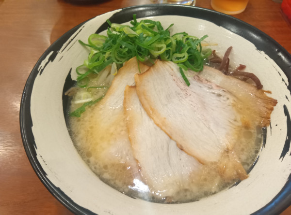 「とんこつラーメン」@無限替麺 麺喰屋の写真