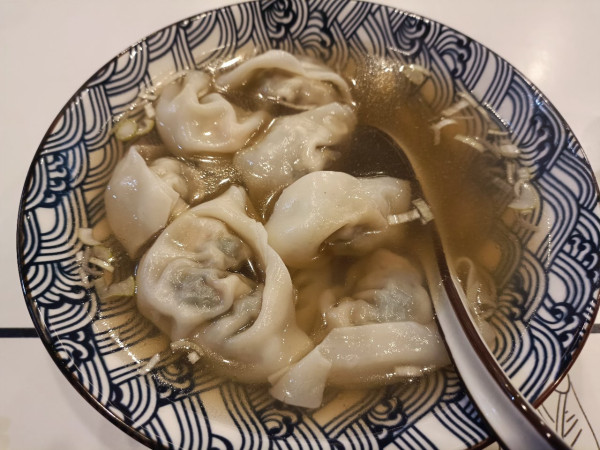 「手作りエビ入りジャンボワンタン」@麺屋 酒場の写真