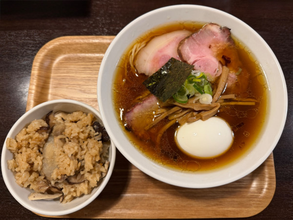 「特製名古屋コーチン丸どりそば1350円+但馬どりのごぼうめし」@Yo-shoku OKADAの写真