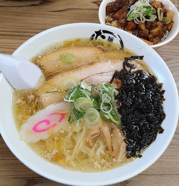 「塩ラーメン＋炙りチャーシュー丼」@麺屋たかひろの写真