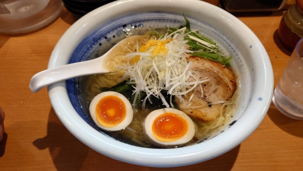 「ゆず塩ラーメン」@俺流塩らーめん 神楽坂店の写真