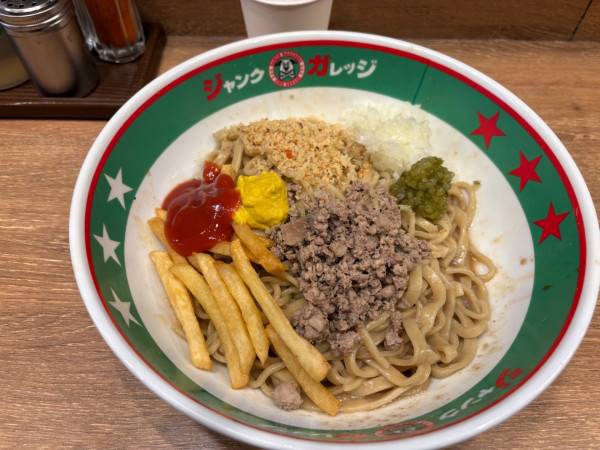 「ビッグまぜそバーガー大盛り」@ジャンクガレッジ 大宮駅前店の写真