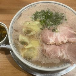 ワンタン麺¥1,100替玉¥150高菜¥100