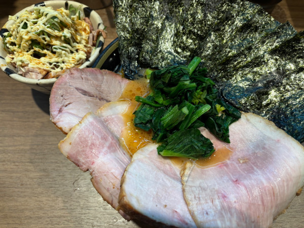 「チャーシュー麺 +海苔 +釜焼きチャーシュー飯」@末廣家の写真