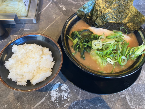 「ラーメン950円ライス並200円」@家系ラーメン がくの写真