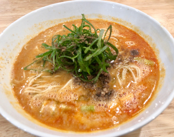 「担々麺1200円　大盛り200円」@地球の中華そばの写真