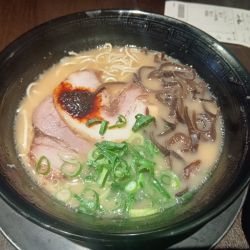 とんこつラーメン　替玉×３