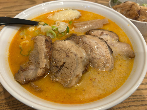 「豚骨白湯ラーメン」@らーめん全日本 野々市あわだ店の写真