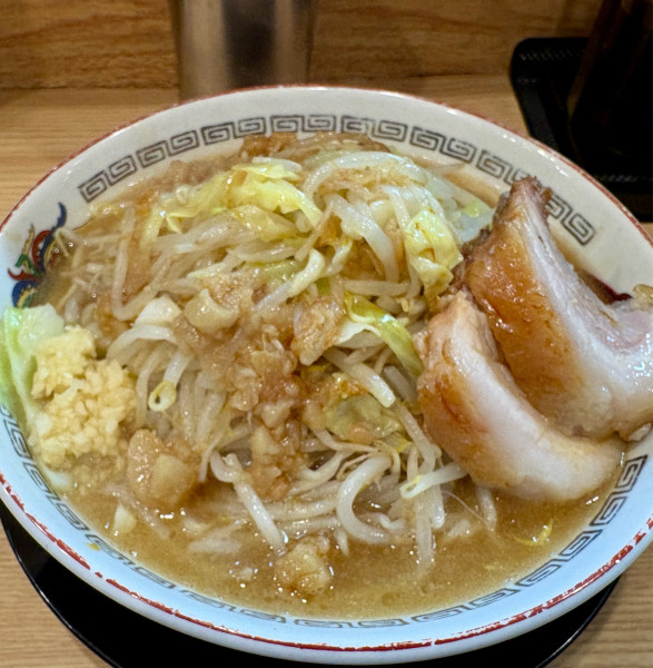 「小ラーメン（ニンニク少なめ、ヤサイ、アブラ、カラカラ）」@豚山 幡ヶ谷店の写真
