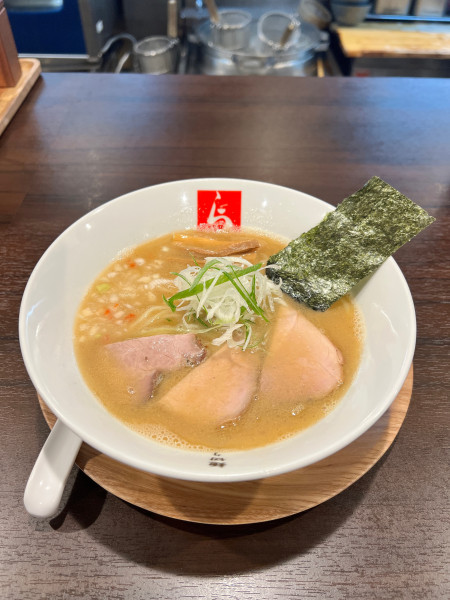 「焼干しそば 白しょうゆ」@麺切り 白流の写真