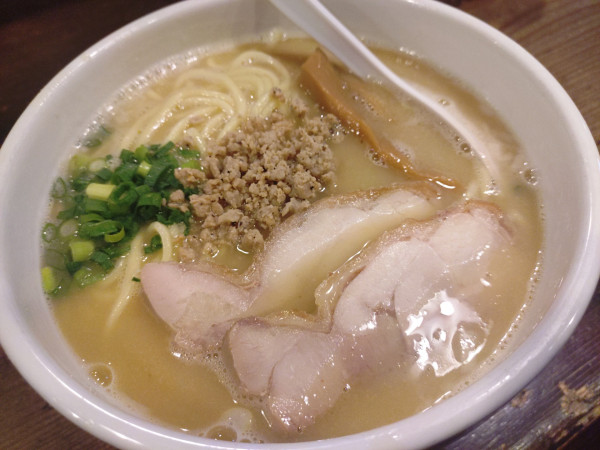 「白鶏らーめん大盛」@鶏の穴の写真