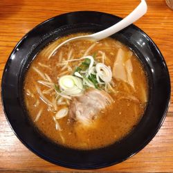 赤味噌らーめん