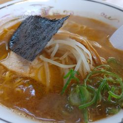 ハルピンラーメン、子豚飯