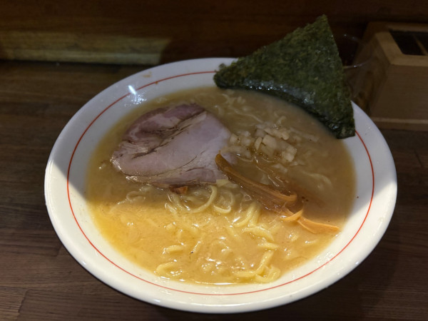 「ラーメン大盛り」@とんこつラーメン 龍龍の写真