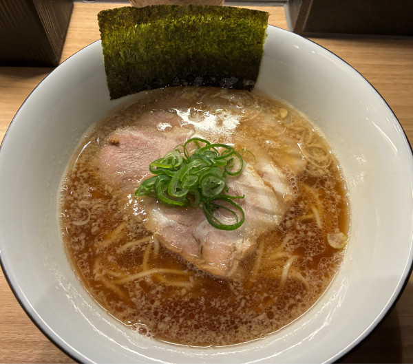 「醤油らーめん　1200円」@ラーメン GINZA  TON BOXの写真