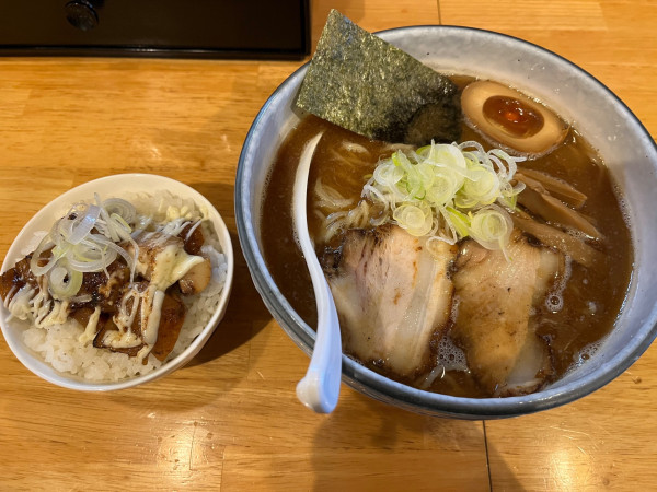 「ラーメン＋麺大盛り＋脂身めし」@麺屋 新三の写真