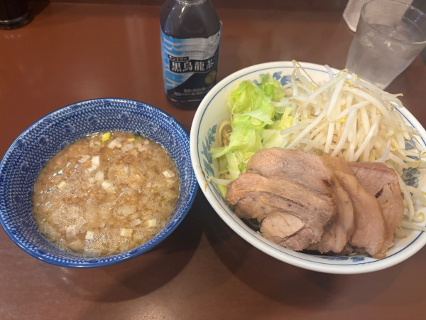 「つけめん豚増し　硬め多め背脂濃いめ」@らーめん陸の写真