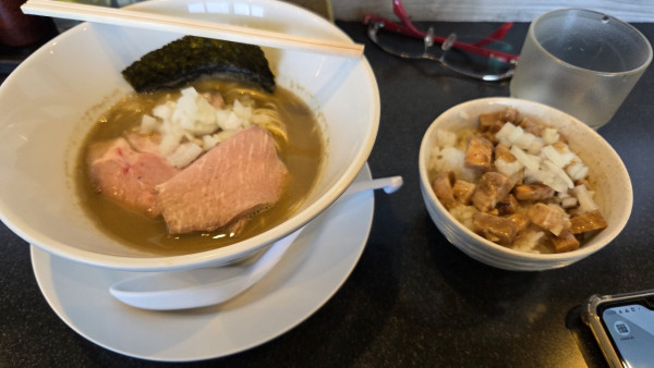 「煮干しそば極950+ニボ肉飯250」@煮干中華蕎麦 舞〜Mau〜の写真