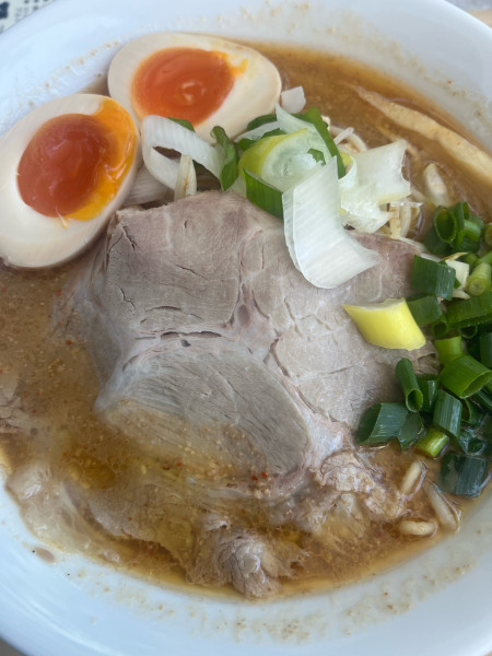 「【味噌】名古屋コーチンと京赤地どり味玉付（1230）」@POPUPラーメン 東京ミッドタウン八重洲店の写真