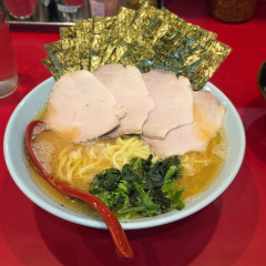 横浜ラーメン おか本の画像
