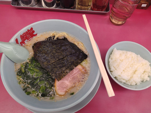 「塩ラーメン」@ラーメン山岡家 豊橋下地店の写真