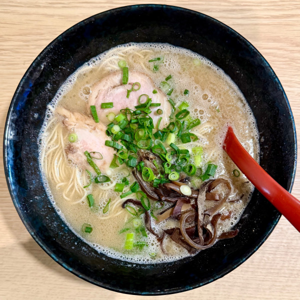 「博多とんこつらーめん」@博多とんこつらーめん ひゅうがの写真