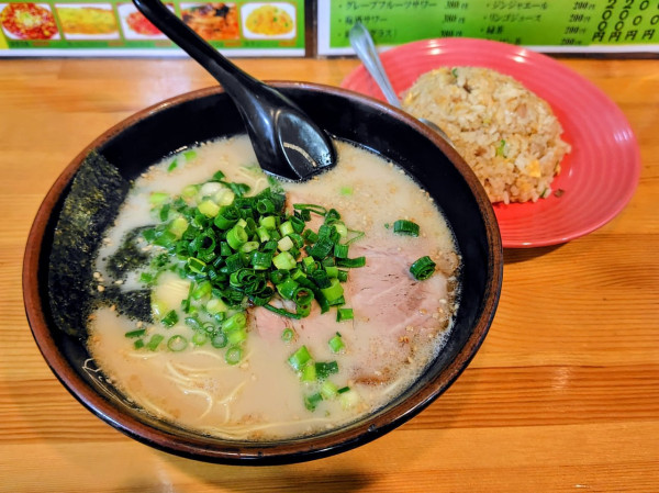 「半チャーハン+博多ラーメンセット 880円」@博多ラーメン 長浜や 大森店の写真