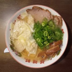 背脂白醤油肉ワンタンメン