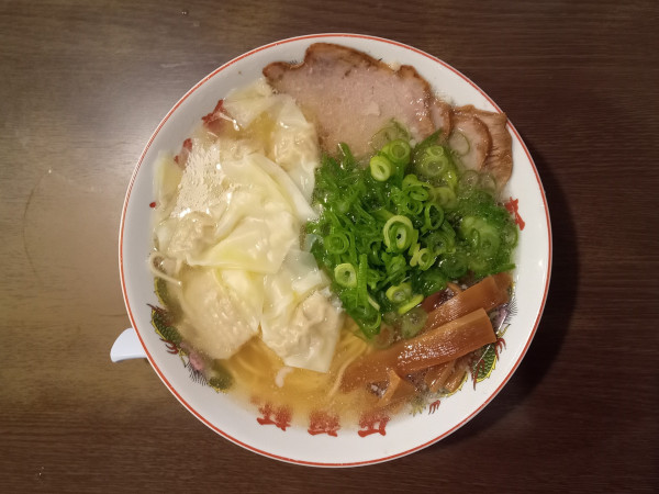 「背脂白醤油肉ワンタンメン」@伍福軒 渋谷店の写真