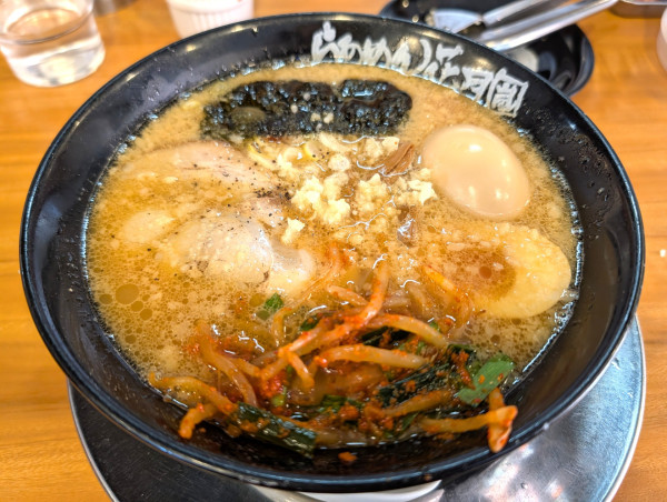 「嵐げんこつらあめん（920円）、とろ～り味玉（無料）」@らあめん花月嵐 鴻巣店の写真