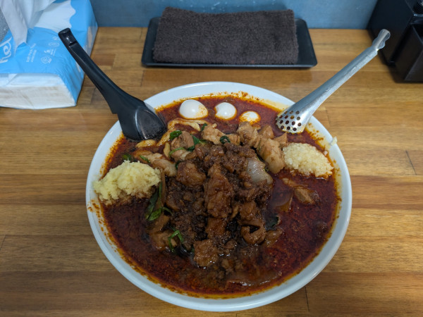 「辛いスタ満ソバ＋まさお　1070円＋70円」@元祖スタミナ満点らーめん すず鬼 熊谷うえちゃん店の写真