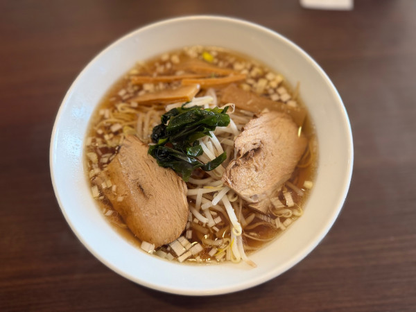 「醤油ラーメン650円＋野菜肉餃子400円→200円」@餃子唐やの写真