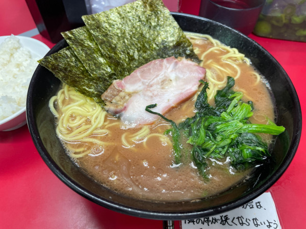 「ラーメン（中）」@横浜家系ラーメン 武蔵家 千歳烏山店の写真