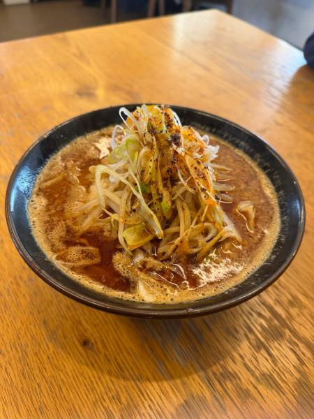 「旨辛焦がしラー油味噌らーめん 980円」@麺や 碁飯の写真