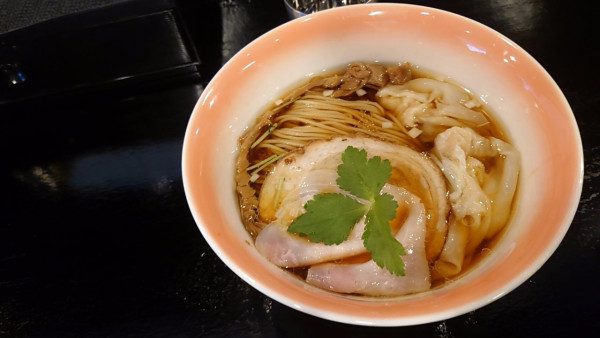 「わんたん醤油」@らぁ麺 もち月の写真