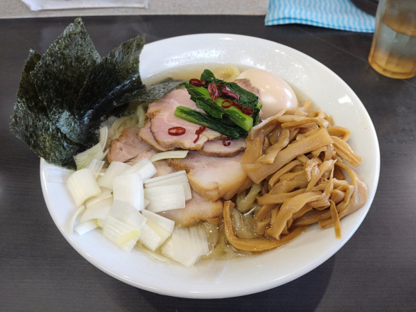 「牛脂塩らーめん大盛+特製トッピング」@自家製手打ち麺 禿の写真