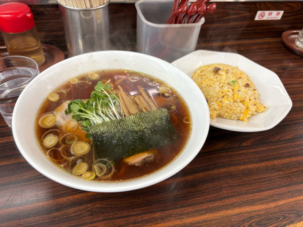 「生姜ラーメン + 半チャーハン」@中華料理 天王の写真