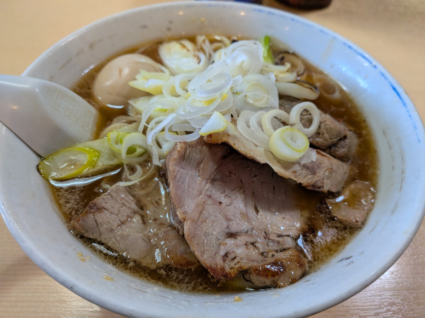 「ねぎチャーシューめん（大盛）＋味付玉子」@手打ラーメン 長八の写真