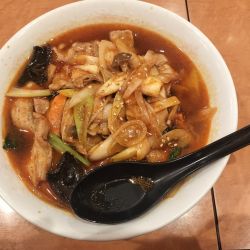 ピリ辛ネギ爆盛肉ラーメン