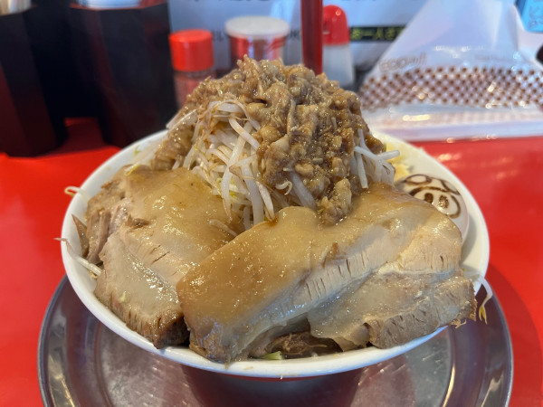 「ラーメン(肉入り)300g+肉1追加+全マシ」@ラーメン腹ペコ 山大工学部前店の写真